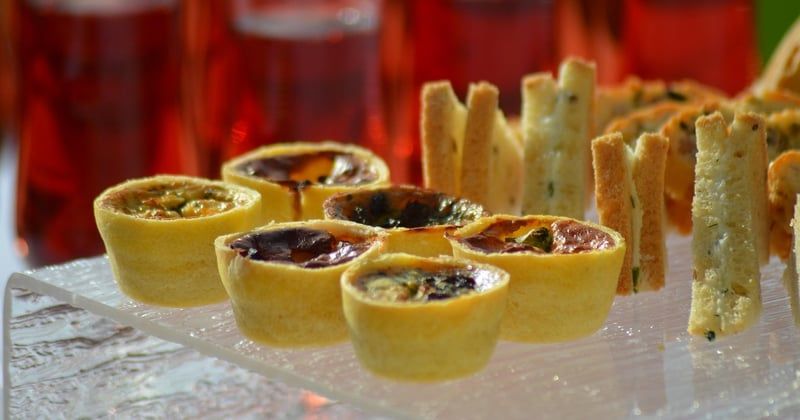 Mini quiches apéritives sans pâte : la recette express à préparer à l'avance